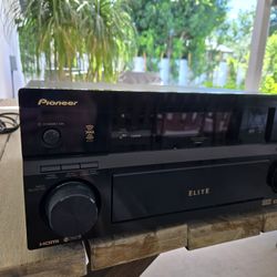 Pioneer Elite VSX-82TXS  THX Dolby and DTS Receiver 