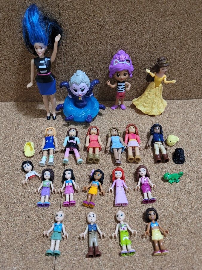 Lot Of 17 Random Dolls American Girl Disney Lego Mini Doll Collectible Toy.