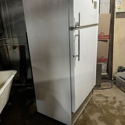 Vintage Retro 1970’s Refrigerator Frigidaire Deluxe Frost-Proof