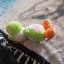 Mini Yoshi Mario Plushie