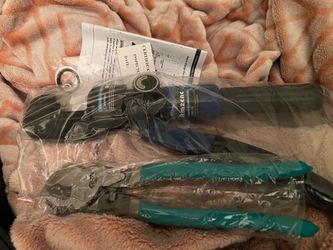 Hydraulic crimping tool