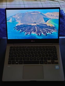 LG - gram 13.3" Touch-Screen Laptop - Intel Core i5 - 8GB Memory - 256GB Solid State Drive - Dark Silver