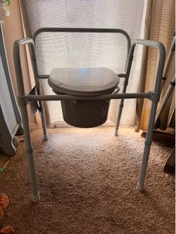 Commode Chair Adjustable