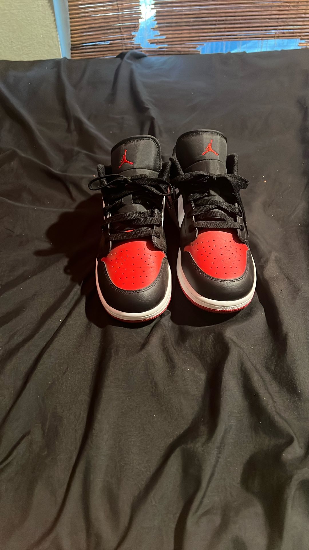 Jordan 1 Low Bred Toe Size 7
