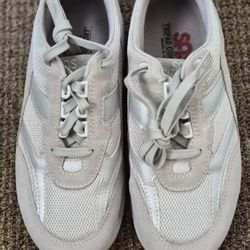 SAS Womens 8.5 Wide Sneakers