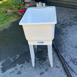 Utilatub Utility Sink W/ Faucet 