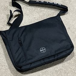 New Oakley Messenger Bag 