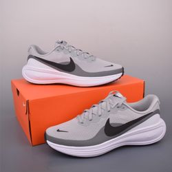 Nike REVOLUTION 8
