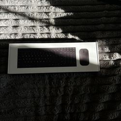 Bluetooth Keyboard & Mouse Set. 