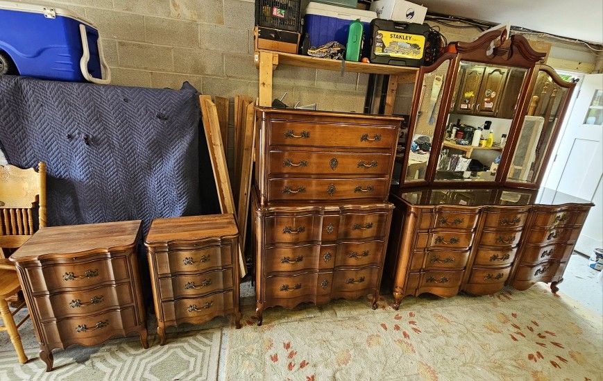 SOLID WOOD 5 PIECE BEDROOM SET