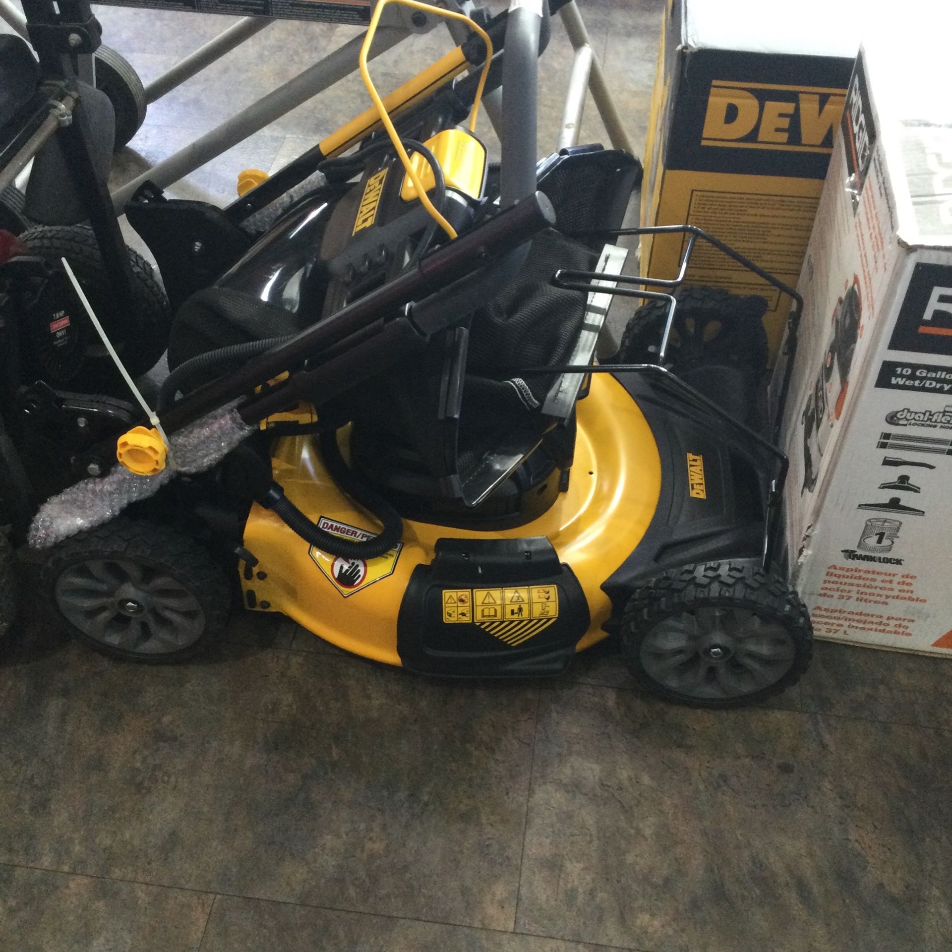Dewalt Lawnmower DCMWP233