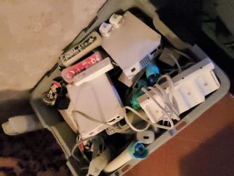 Nintendo Wii Console Bundle with Controllers and Accessories