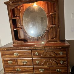 $200 - King Size Wooden Bedroom Set 