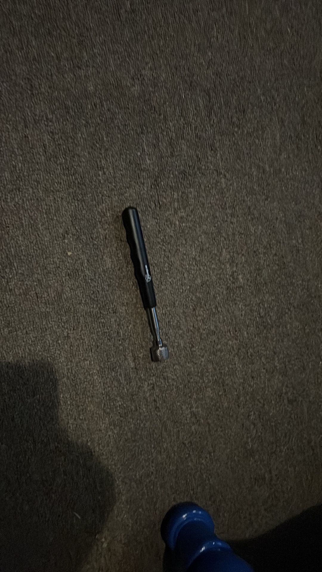 Magnetic grabber