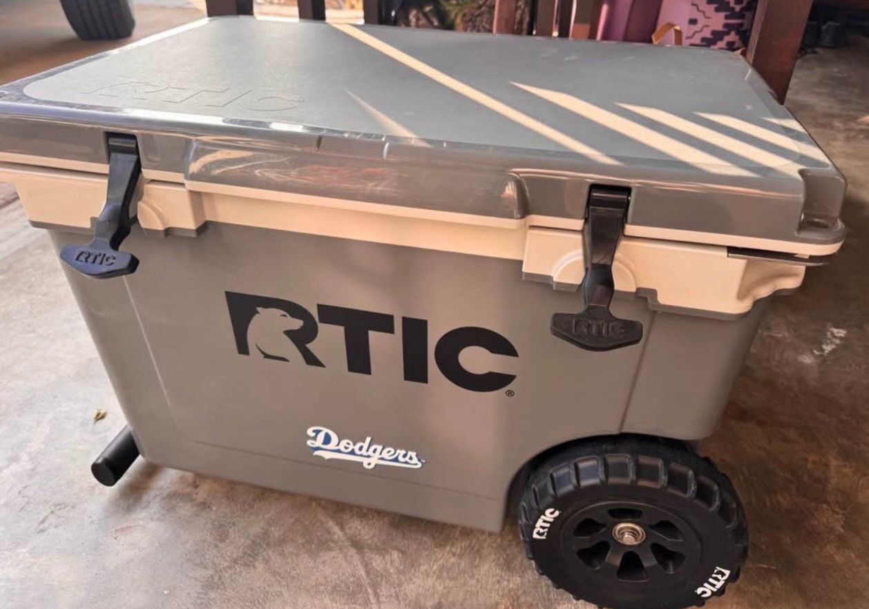 Rtic cooler 52 qt