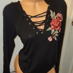 NEW W/O TAGS BLACK EMBROIDERED FLORAL FLOWER ROSE CORSET LACE TIE LONG SLEEVED BLOUSE SHIRT HOODIE SHIRT TOP SIZE MEDIUM M 