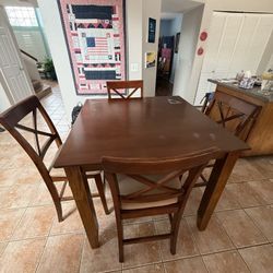 Kitchen Table/Chairs - Dining Table Set
