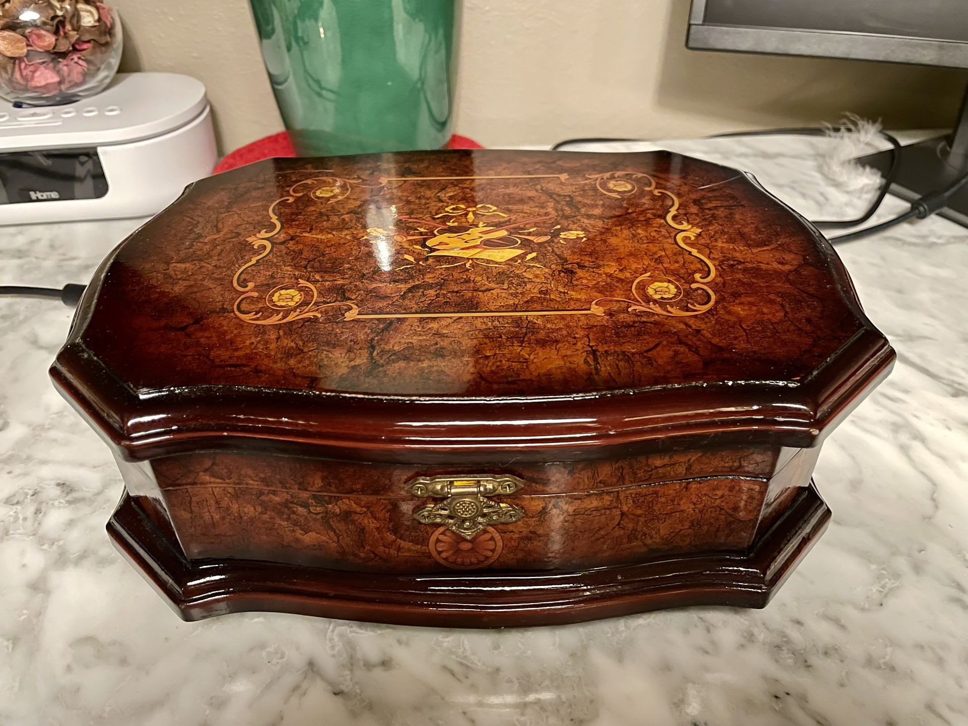 Vtg Solid Wooden Hinged Box with Inlay Design Dresser Jewelry Keep Sakes