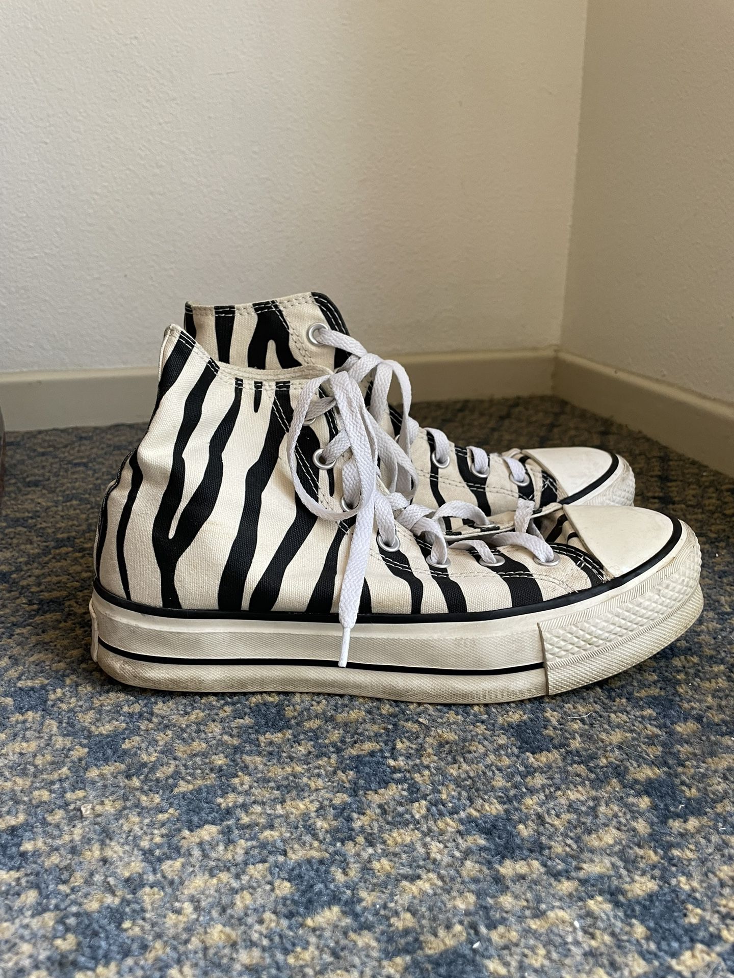 Platform Zebra Converse 