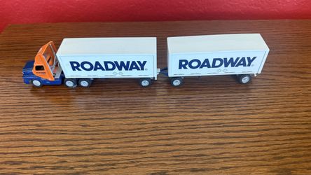 Roadway Express Die cast set of doubles
