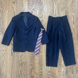 Size 8 Boys Two-Piece Arrow Brand Navy Blue Suit with Coordinating Neck Tie
