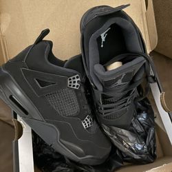 Black Cat Jordan 4