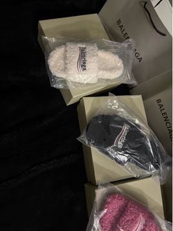 BALENCI SLIDES (BRAND NEW)