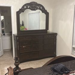 Vanity/Dresser