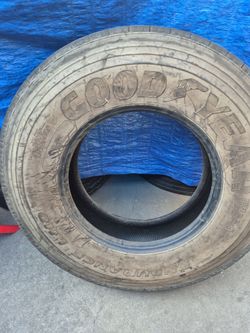 Llantas 11R22.5 Goodyear y TOMORO