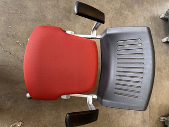 STEELCASE CHAIR