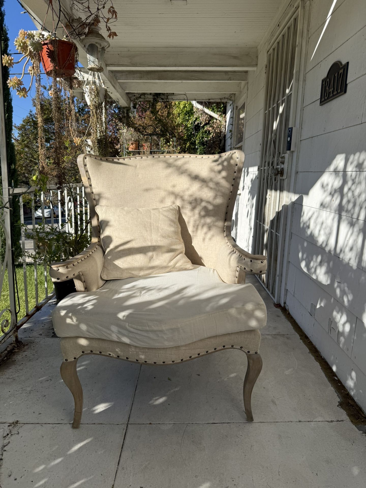 Oversized Upholstered Accent Chair – Great Condition! ✨