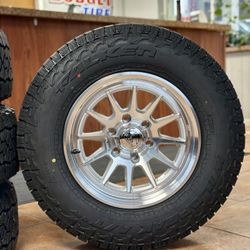 🎂🎂17x9 FUEL SPUR 6x5.5WHEEL AND TIRE TOYOTA CHEVY GMC 🎂🎂