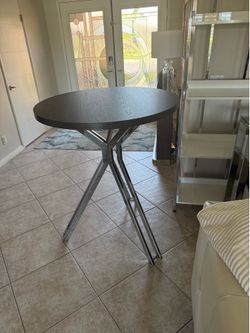 Pub table
