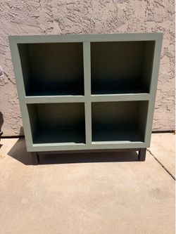 Shelf/book stand