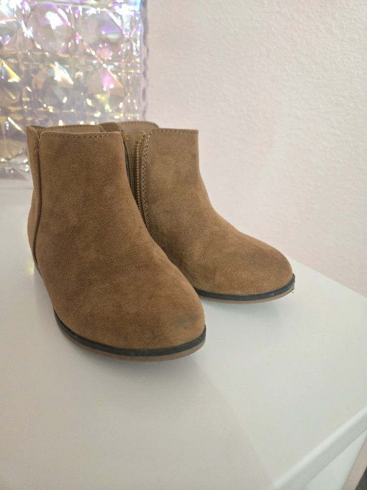 Girls Tan Suede Ankle Booties – Size 8 (Cat & Jack)