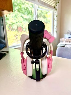 HyperX Quadcast 2 S Microphone & Hello Kitty Razer Kraken Bluetooth Headphones Bundle