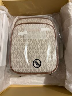 Jet Set Travel Medium Logo Crossbody Bag