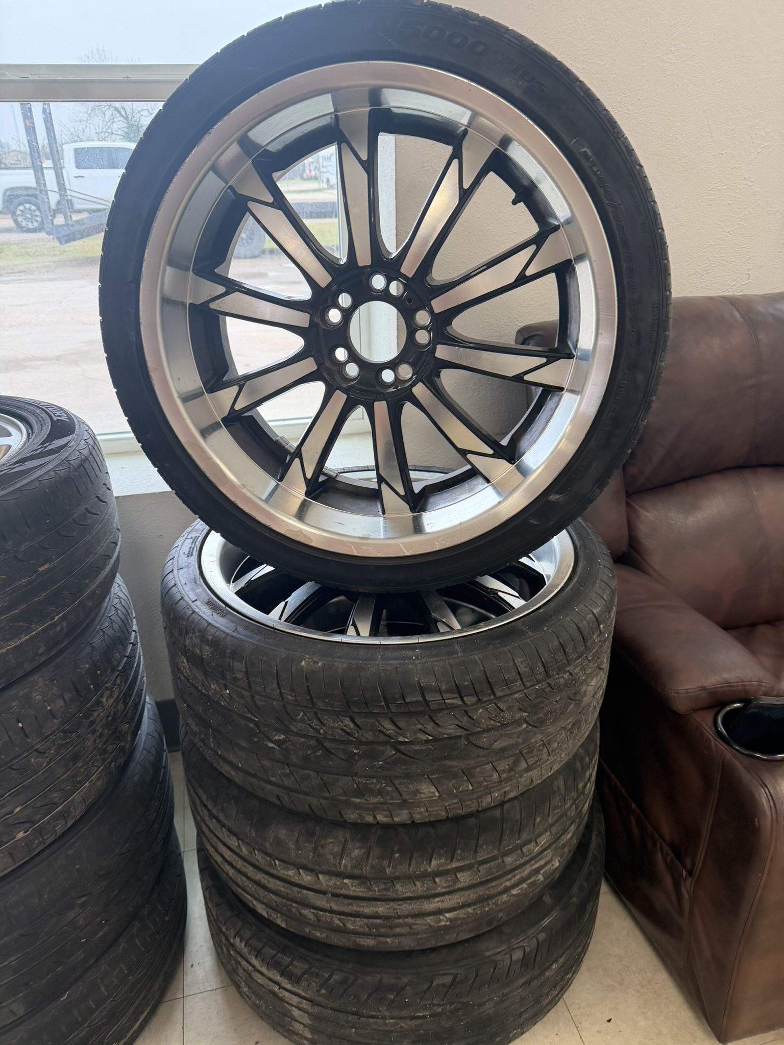 2009 Charger Wheel Set