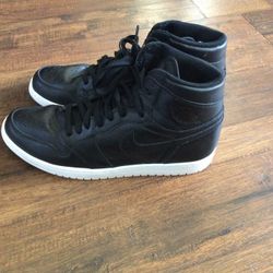 Nike Men’s Black Sneakers