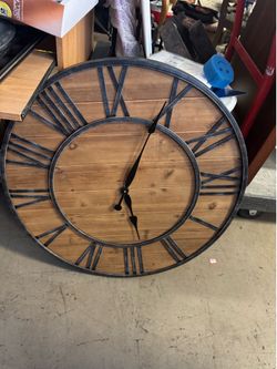 Beautiful large wall clock I think it needs a new motor . As is 50.00