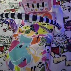 Baby Gym Fisher Price 15$