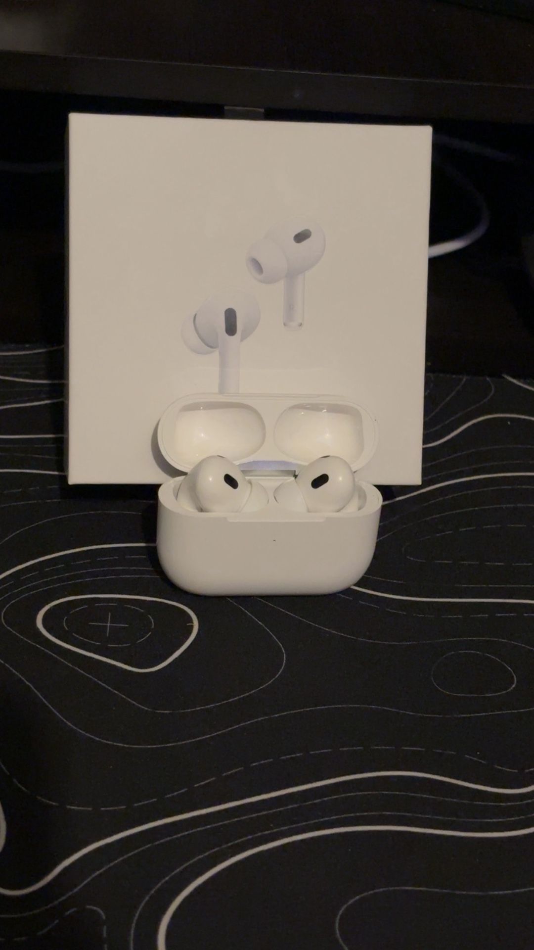 Headphones White Charging Case With C Type Charging Port The Charger Is Included In The Box