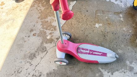 Radio, Flyer Green Wheel Scooter