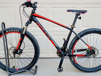 27.5 inch Giant Talon 3 mountain bike