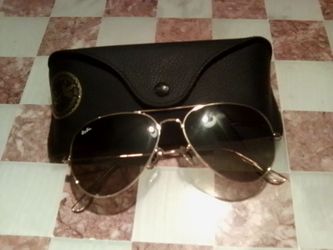 RAY BAN CLASSIC AVIATOR SUNGLASSES