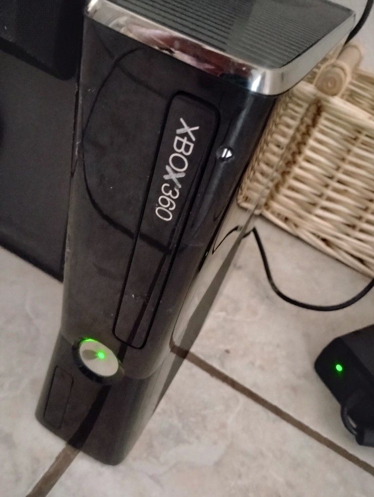 XBOX 360 With 250GB Hard Drive 