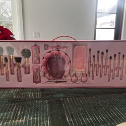 Glitz And Glam Makeup Brush Set. Pink or Silver.  $80 EACH