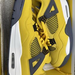 Jordan 4 Lightning Size 11
