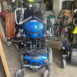 Quantum Q6 Edge Power Wheelchair+ 2 Body  Patient Lifts By Hoyer/ reliant