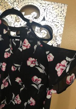 Floral top cut out sleeves